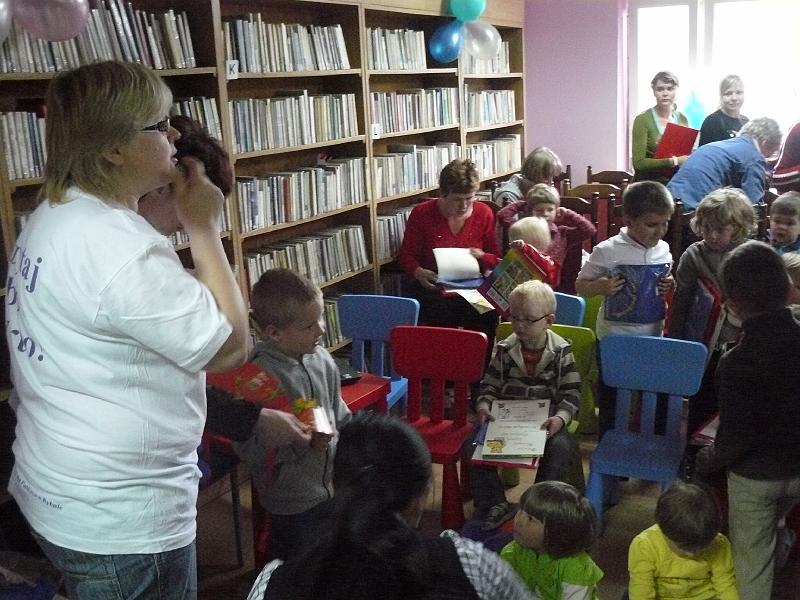 1_Potrzebna jest pomoc Ktos w nocy zrobil straszny balagan w Bibliotece.Zginely ksiazki.